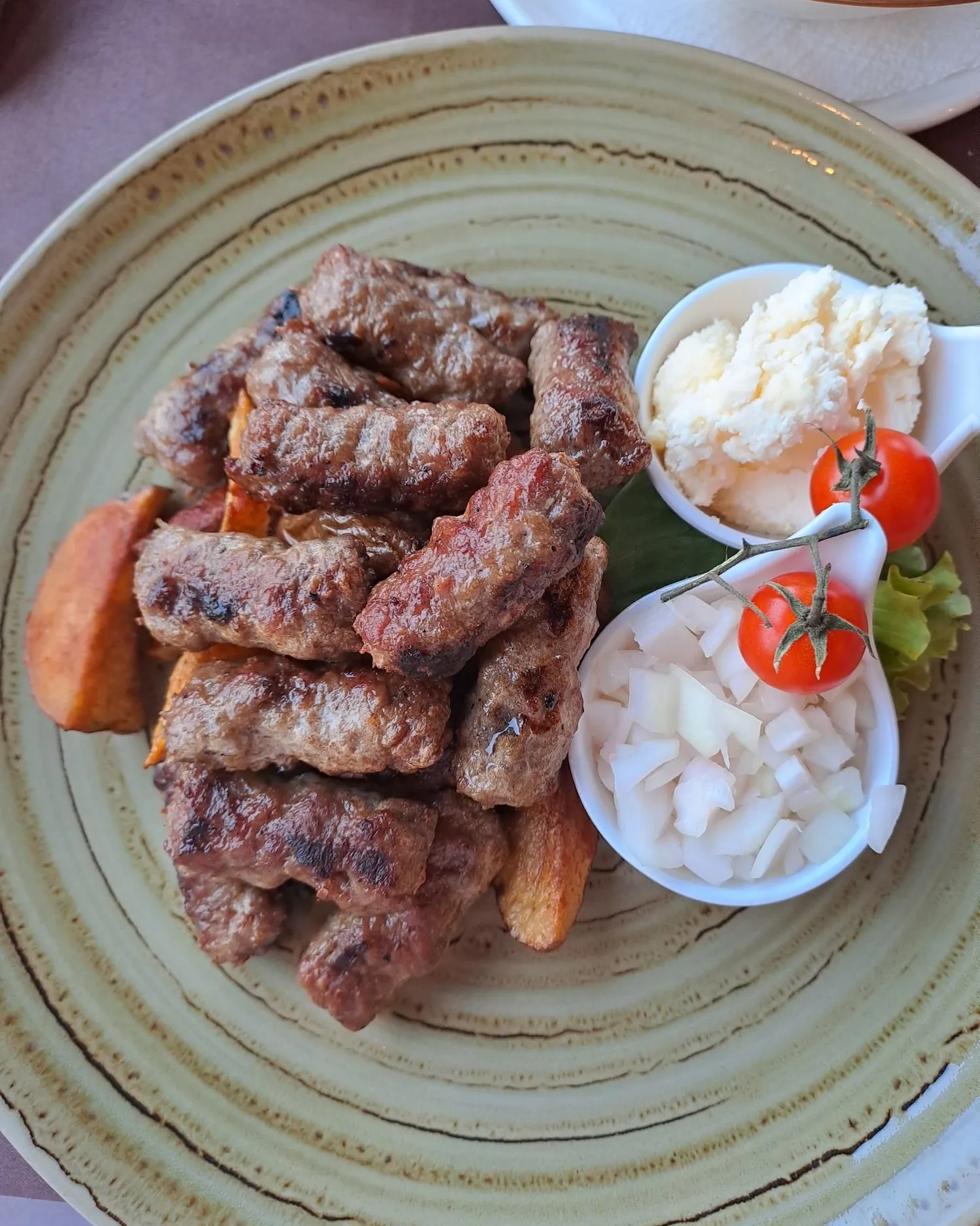 Ćevapi sa prilozima