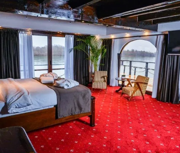 Apartman 6, Deluxe dvokrevetna soba sa đakuzijem