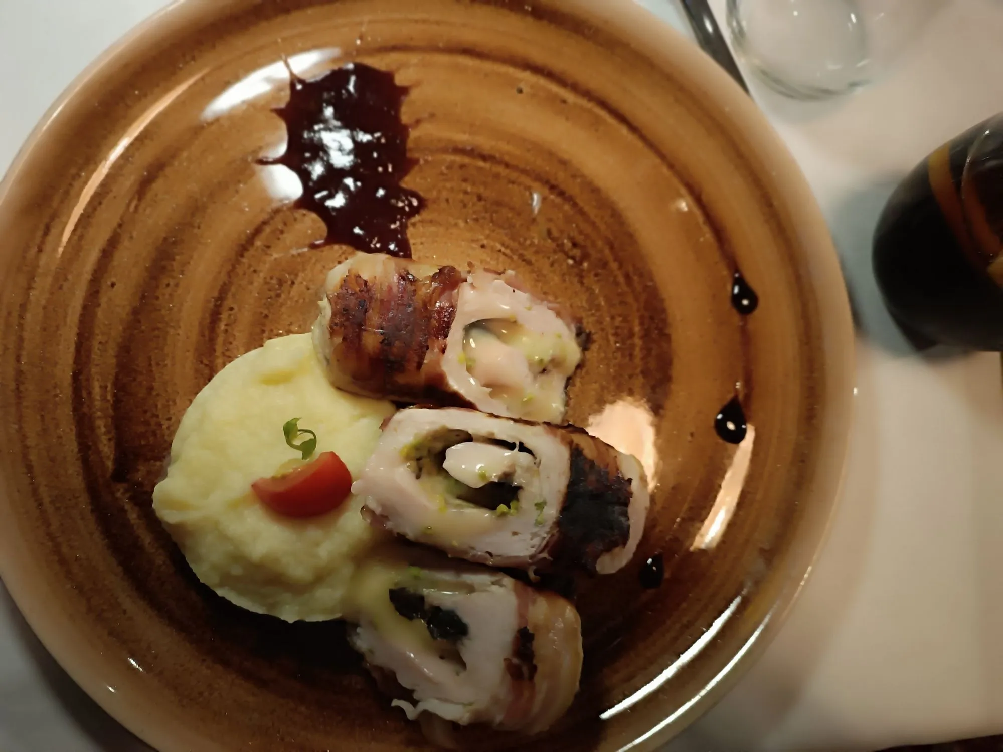 Ćureće rolnice sa sosom