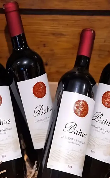 Vino sa etiketom Bahus