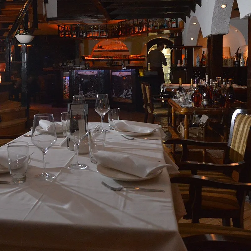 Sala restorana uveče